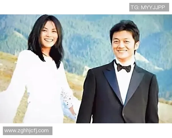 谢霆锋与足球明星亲密合影展现运动员风采与友谊的精彩瞬间